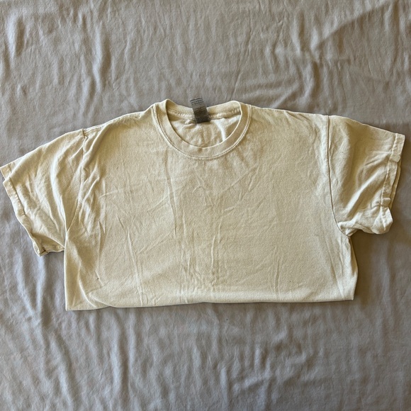 beige t shirt - Picture 3 of 4